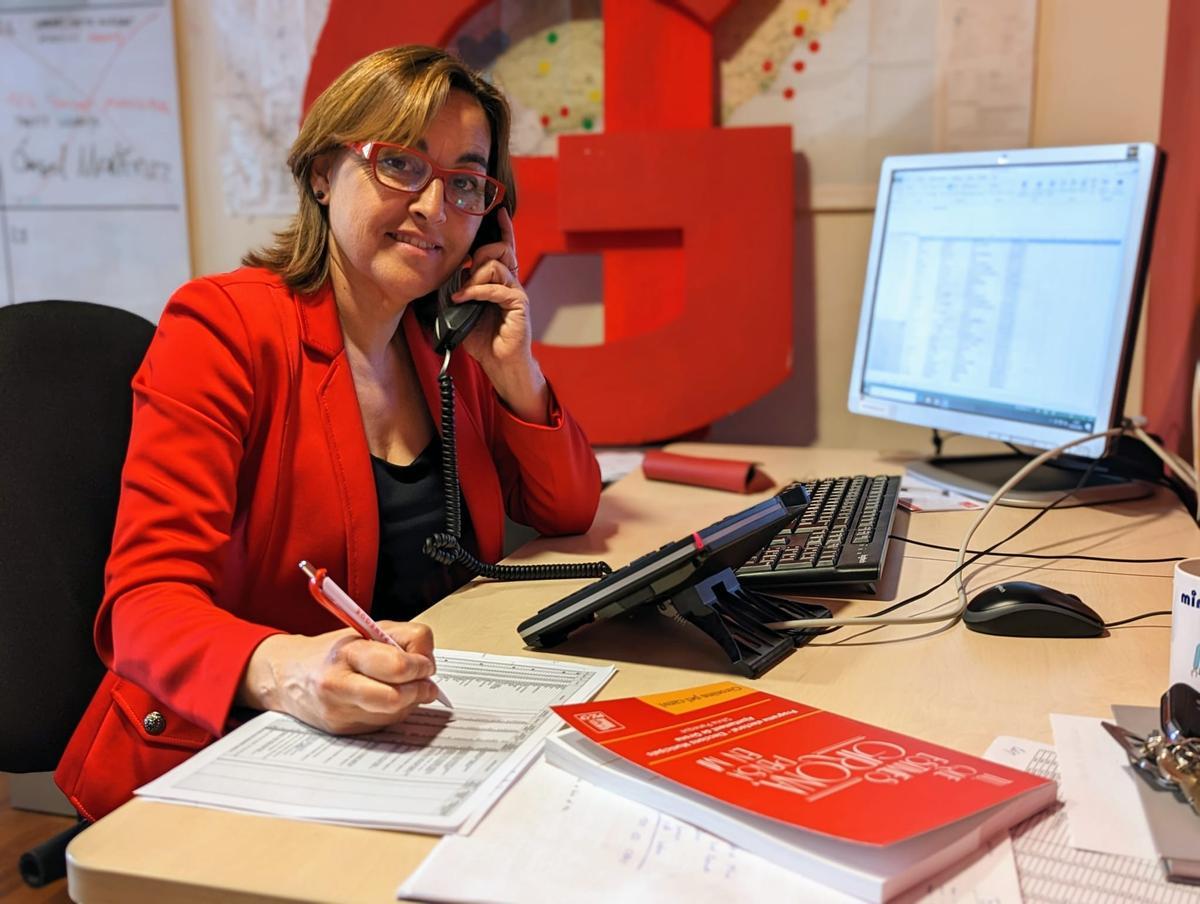 Sílvia Paneque va dedicar  una part del dia a trucar a diferents persones per parlar sobre Girona.