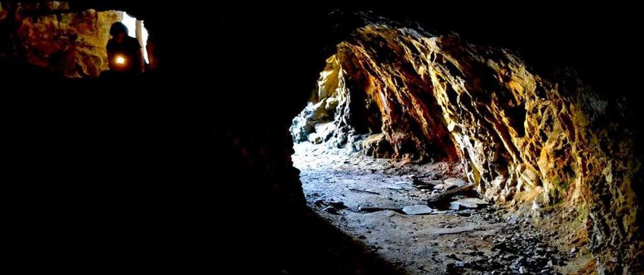 Entrada a la mina Carmina, en una imagen tomada desde el interior de la galería.