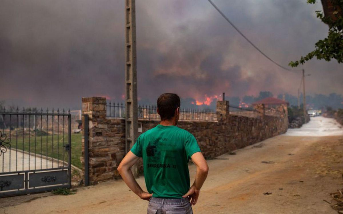 Un nuevo fuego se cobra la vida de un brigadista y arrasa propiedades