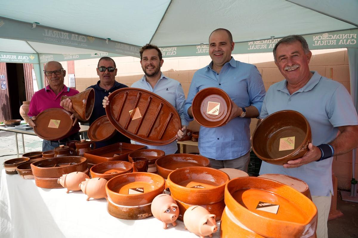 GALERÍA | Pereruela exalta su alfarería tradicional en una feria