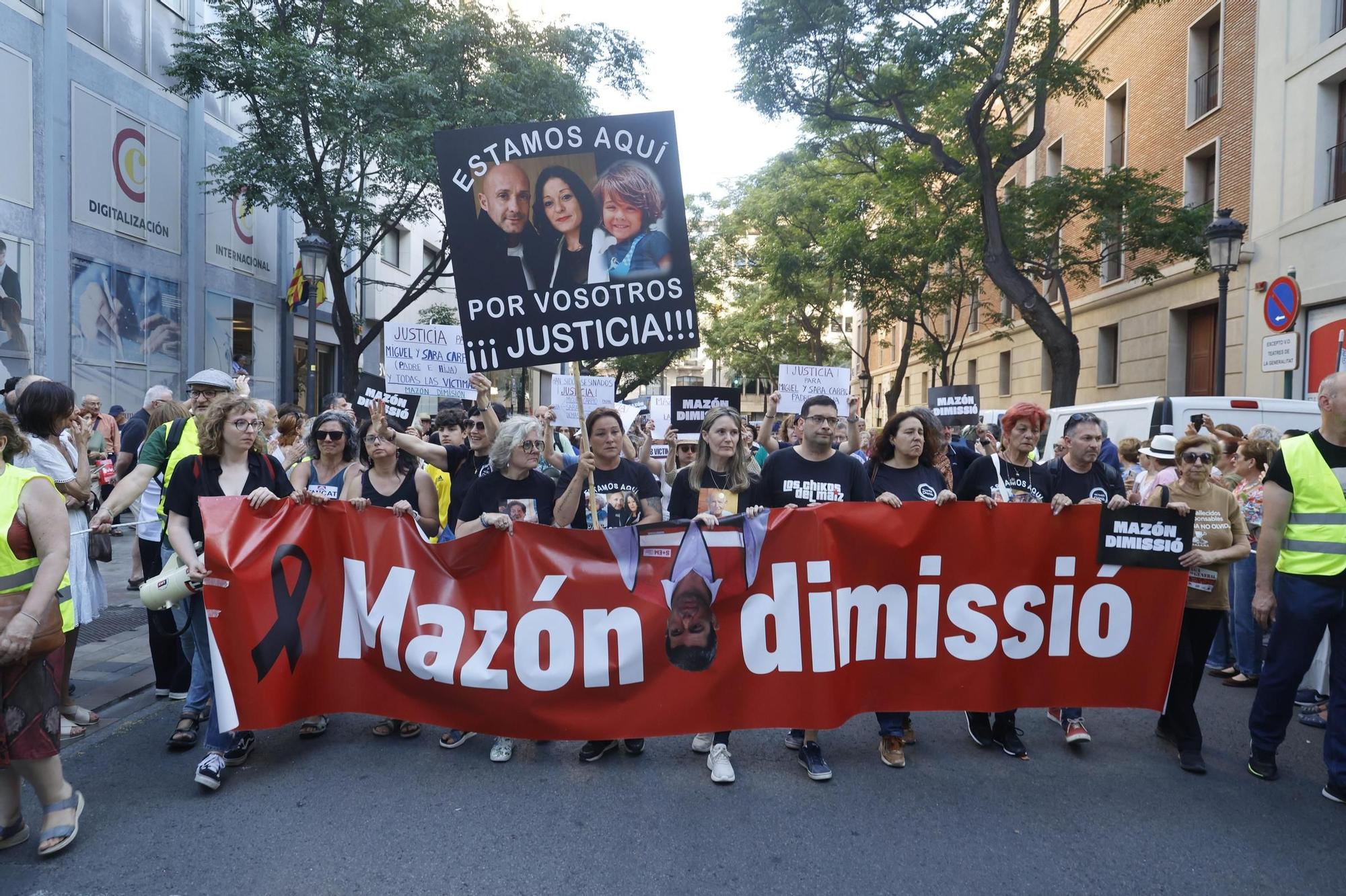 Familiares de las víctimas y afectados por la dana encabezan la manifestación del 29-M