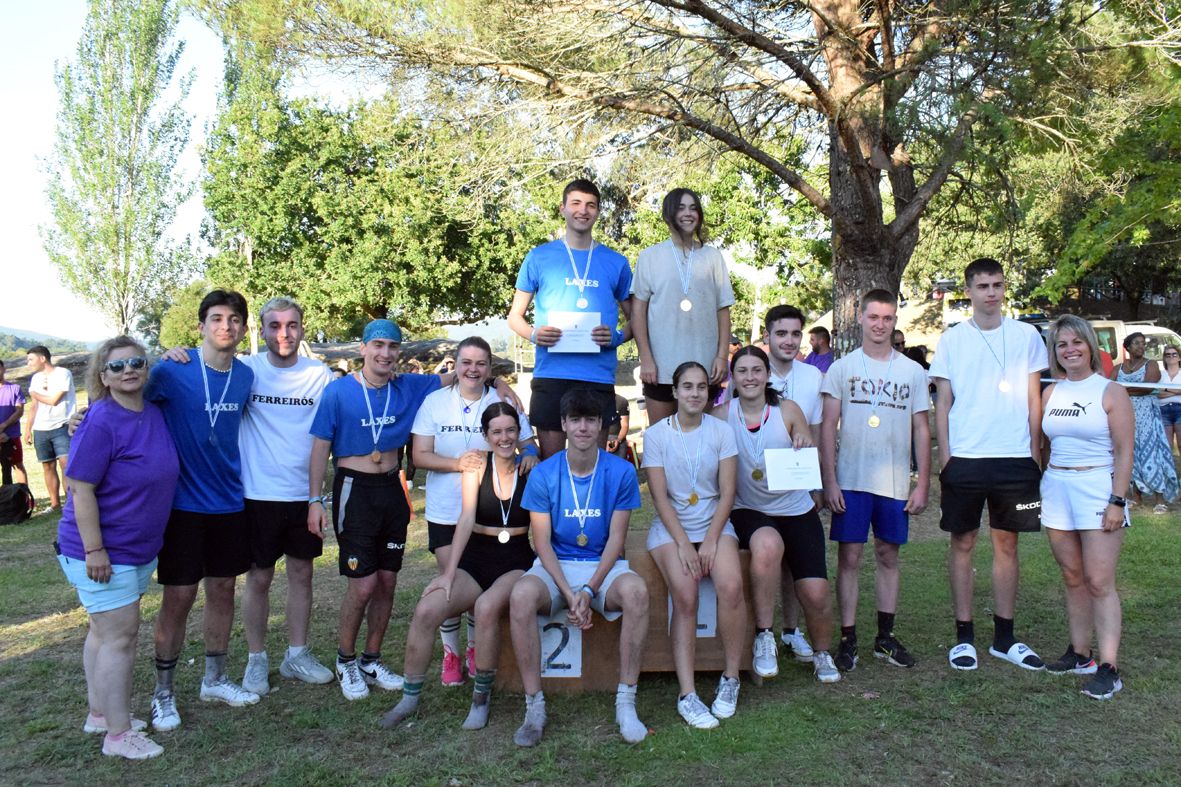 Las Olimpiadas de Aldea hacen de la playa de Vilarello la fusión de deporte y tradición