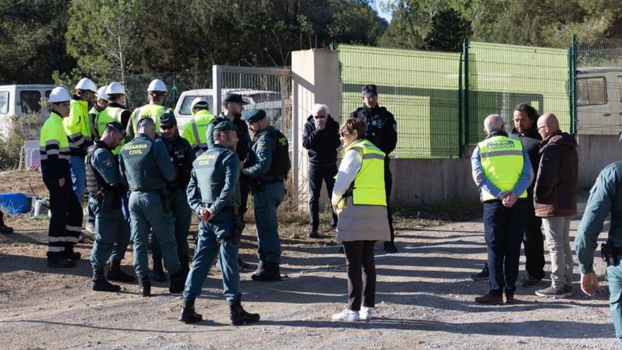 Sant Josep accede al vertedero ilegal de Cala Tarida para hacer inventario