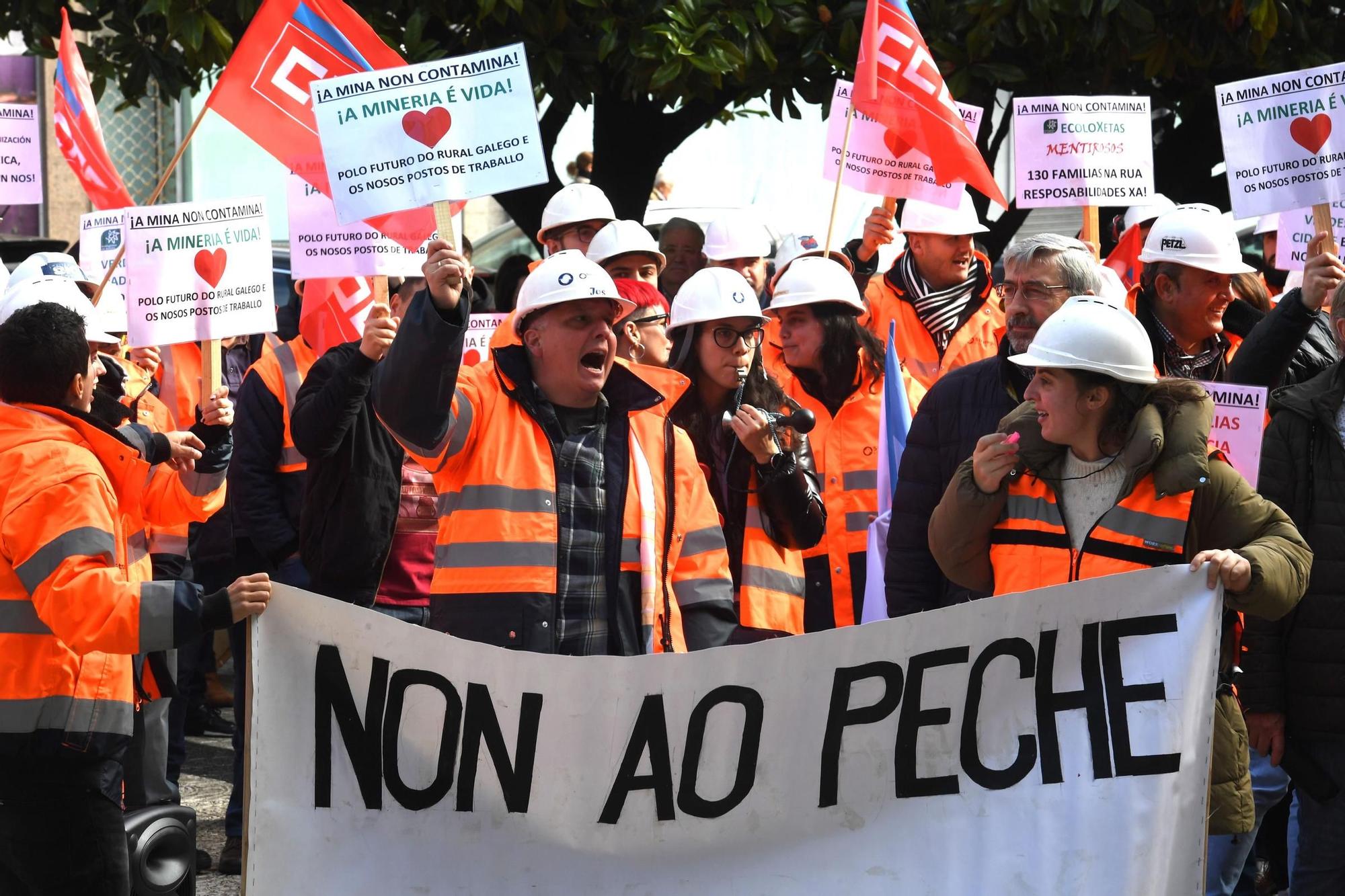 Protesta ante el Tribunal Superior de Xustiza por el cierre de la mina de Penouta, en Viana do Bolo