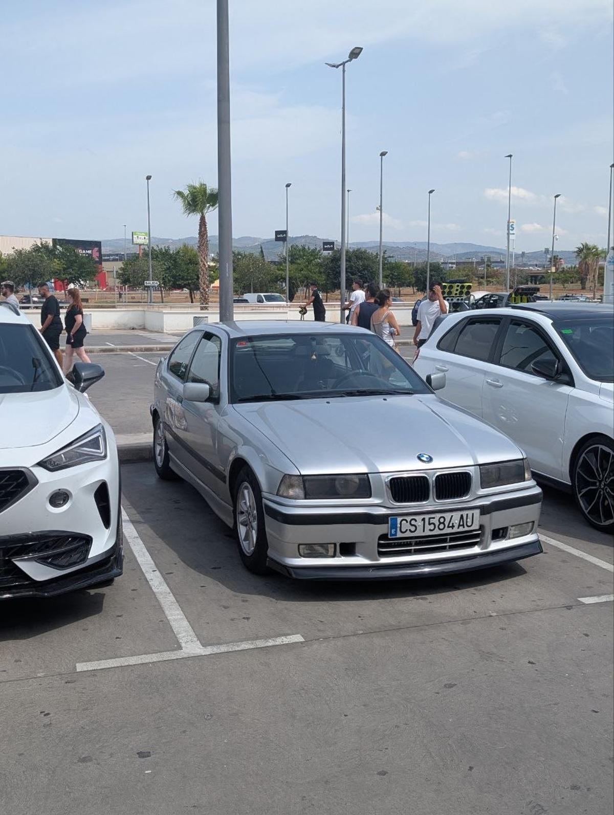 Desde un Nissan de 60.000 euros llegado de Japón hasta proyectos hechos en casa: así es el Cars&Coffee de Castelló