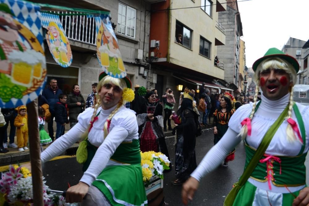 Moaña dice adiós al Entroido con el Enterro da Sardiña