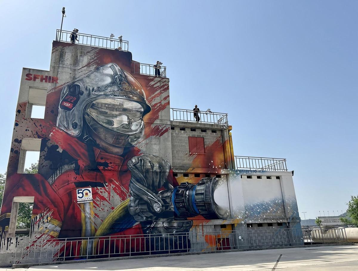 Mural de Shfir en el Parque de Bomberos de Alcalá de Henares