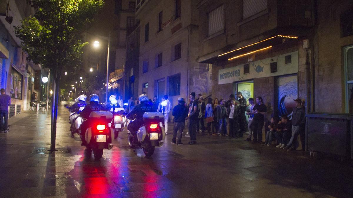 Imagen de archivo de una actuación policial en la movida viguesa.