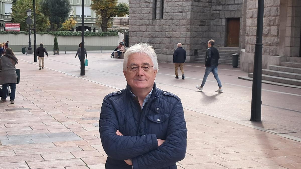 Simón Iglesias en las inmediaciones del Auditorio Príncipe Felipe.