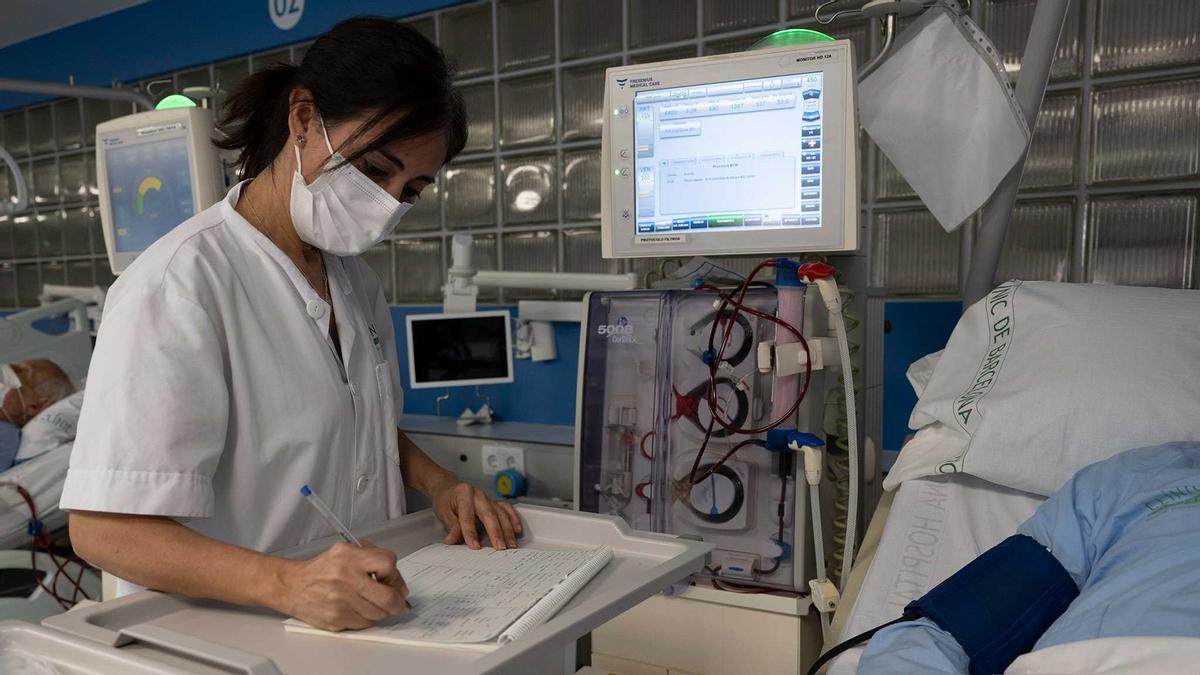 Una sanitaria de l'Hospital Clínic de Barcelona.