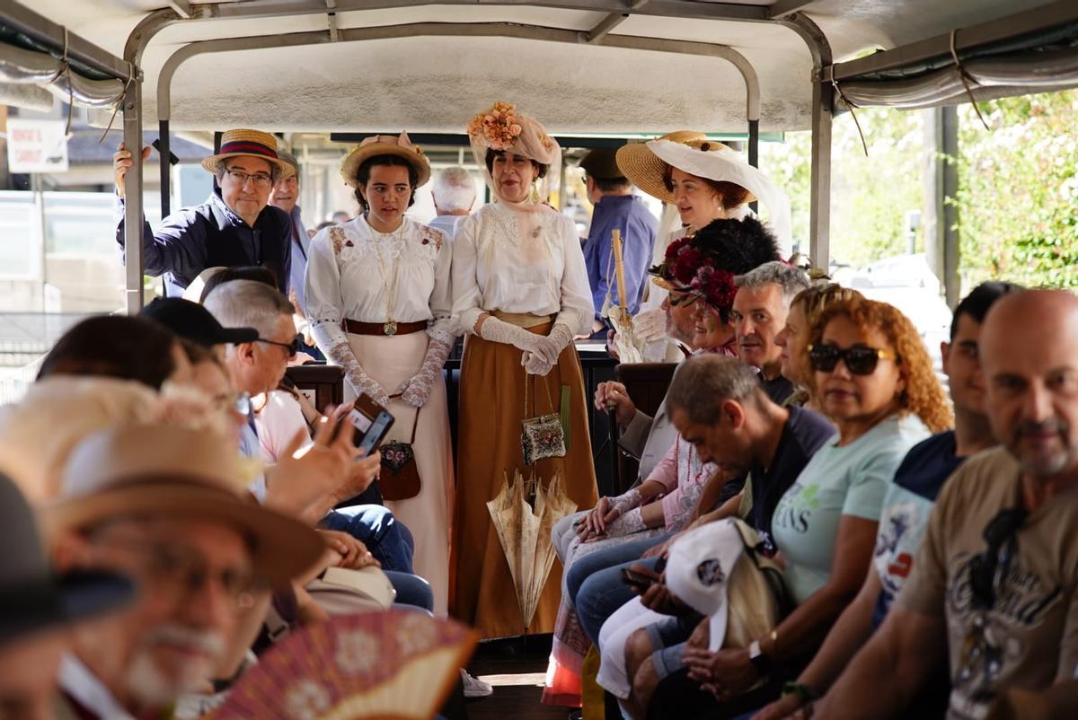 El Tren del Ciment aquest disasbte amb viatgers vestits com en els anys del Modernisme