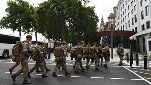 Londres treu l’exèrcit al carrer i eleva al màxim el nivell d’alerta antiterrorista, per por d’un altre atac imminent.