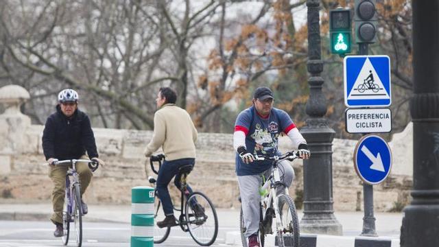 Los ciclistas aseguran que la actual ordenanza de tráfico nació "vieja y desfasada"