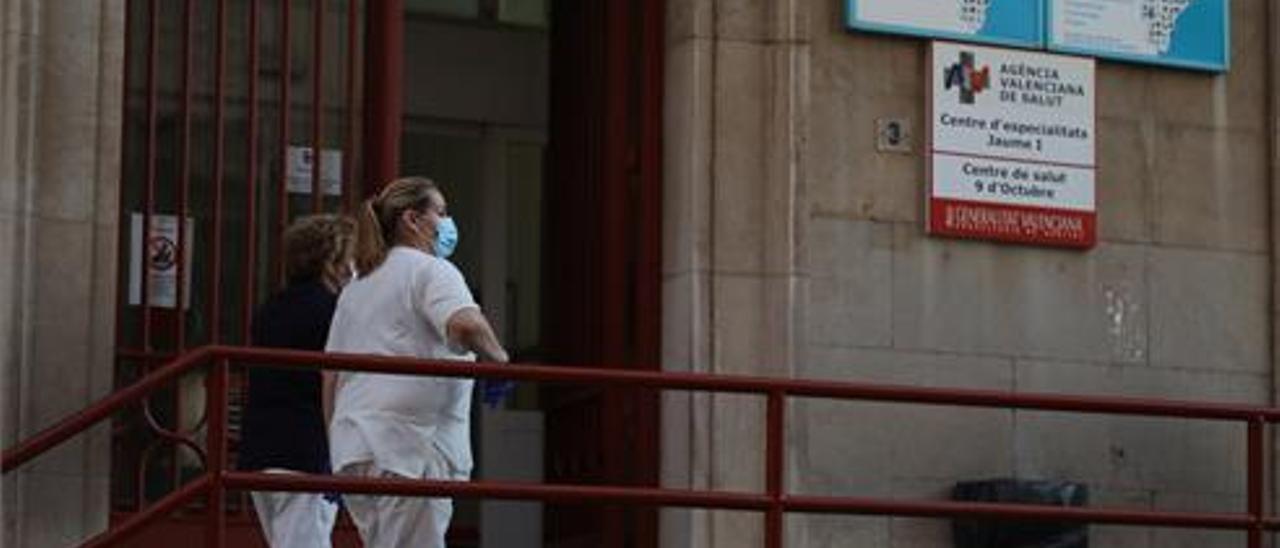Sanitat abre expediente a la responsable de vacunación en Castelló por presuntas irregularidades en el 9 d&#039;Octubre