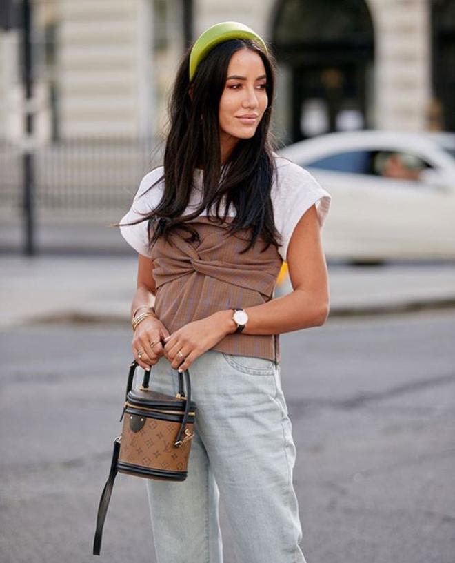 La influencer Tamara con look con top y camiseta (@streetstylestars)