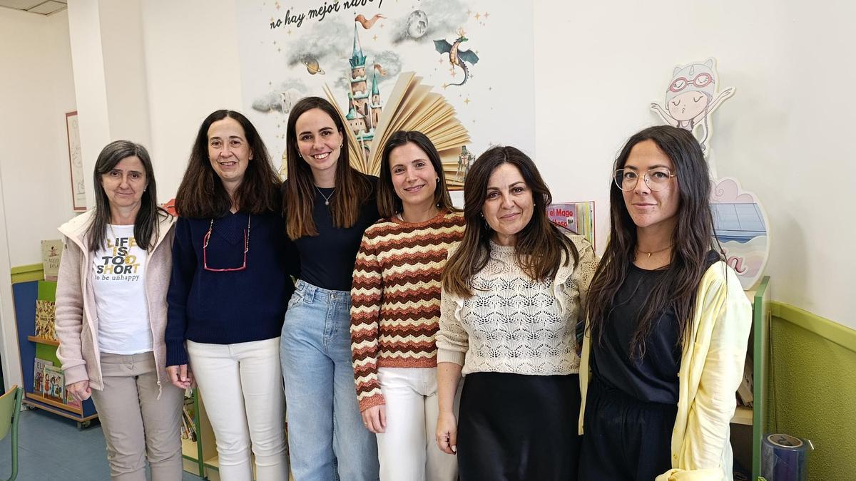 Por la izquierda, Margarita Granda, María del Pilar Justo, María José Rigueras, Tamara Fernández, María José Fernández y Alba Olalla, las profesoras integrantes del "imperio británico" de La Fresneda.