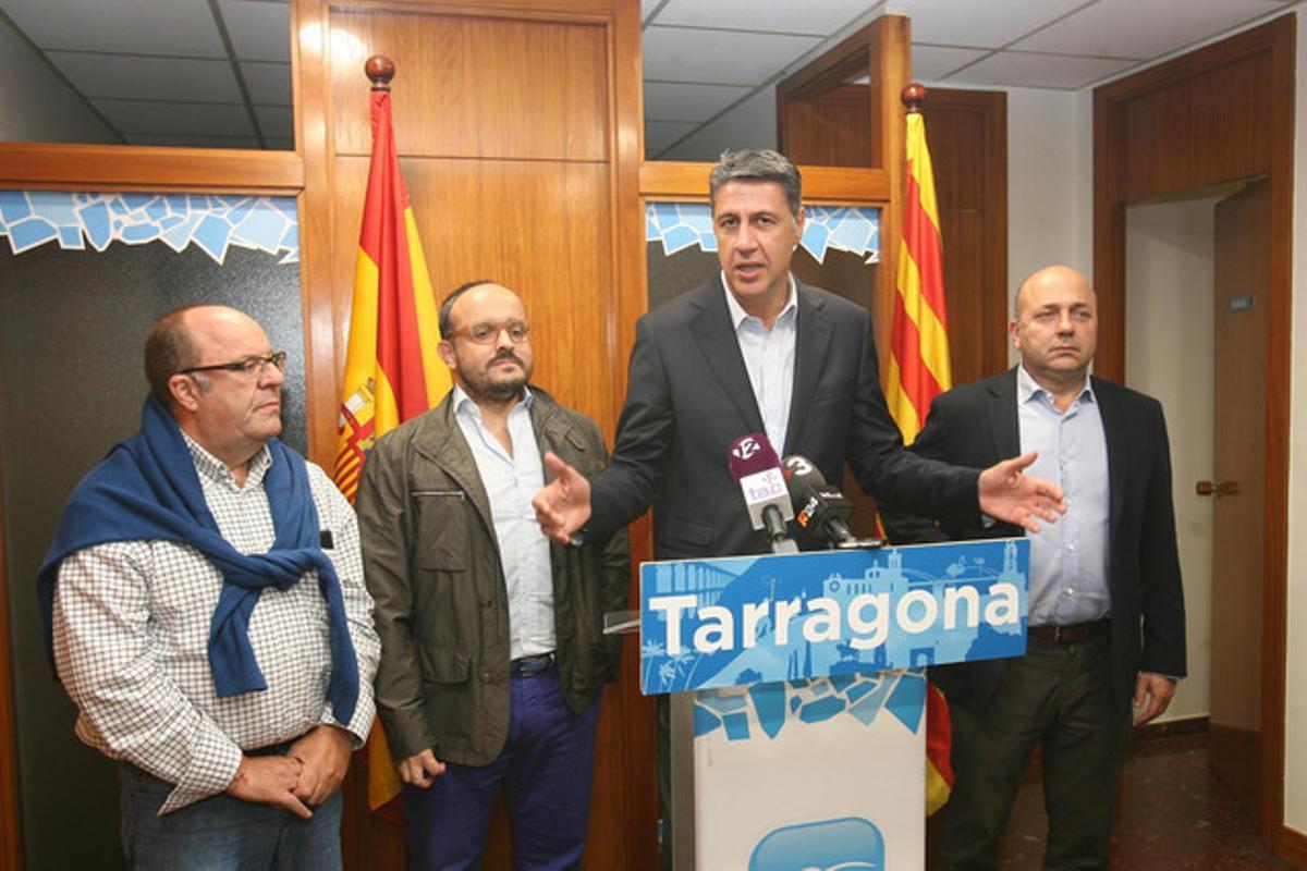 De izq. a dcha, los dirigentes del PP Rafael Luna, Alejandro Fernández, Xavier Garcia Albiol y Sebastia Domène0ch, durante una rueda de prensa el pasado viernes, en Tarragona.