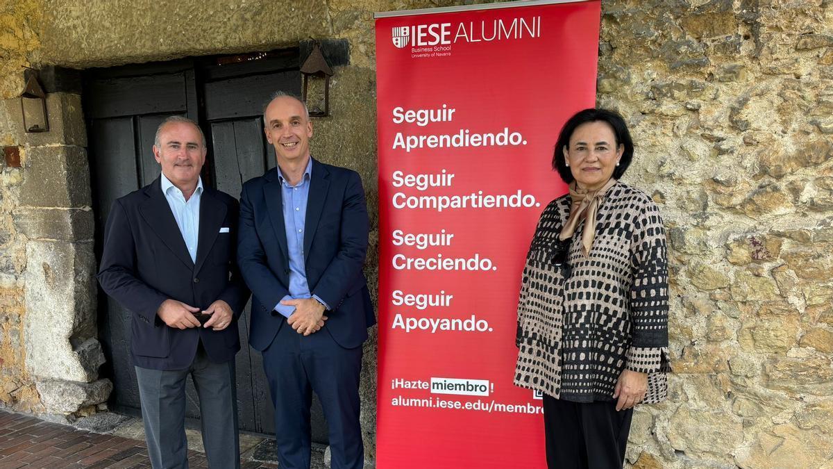 Por la izquierda, Pablo Junceda, Pascual Berrone y Charo García Mangas, este jueves, durante el encuentro.