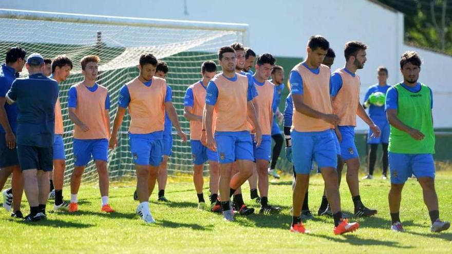 El campo de A Seca es uno de los lugares donde se está ejercitando la plantilla con mayor asiduidad. // G. Santos