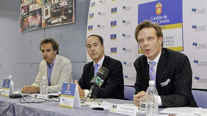 Pedro Halffter, Larry Álvarez y Tilman Kuttenkeuler, durante la rueda de prensa, ayer en la sede de la OFGC. | lp / dlp