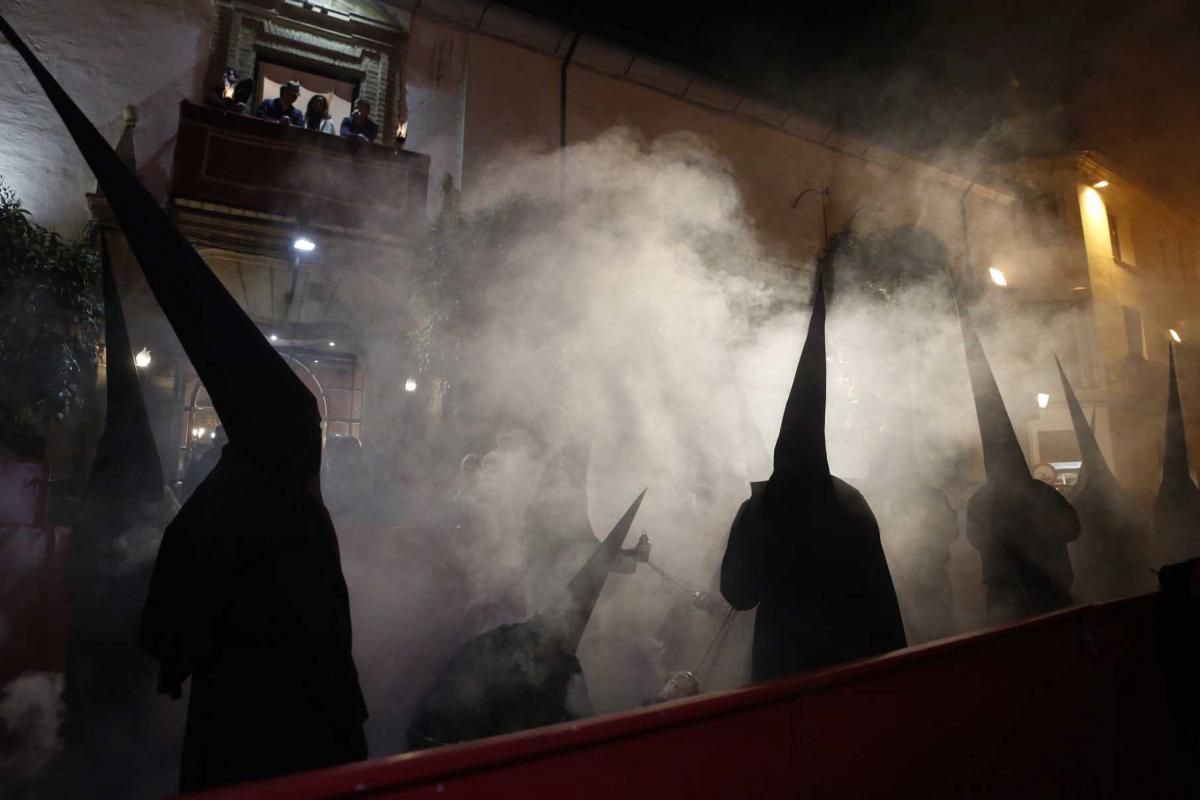 El Vía Crucis enseña el recogimiento de la Semana Santa cordobesa