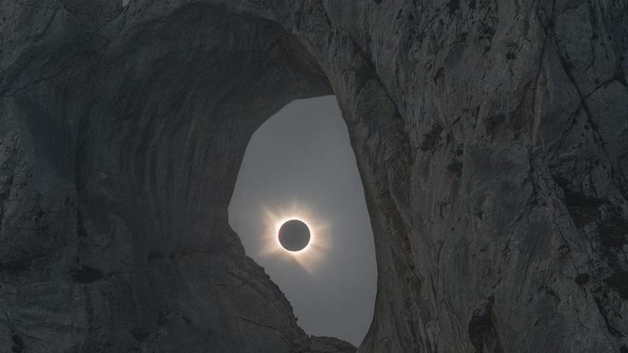 De Holanda al Ojo del Buey de Peña Mea: la historia tras la foto del eclipse que deslumbra a Asturias