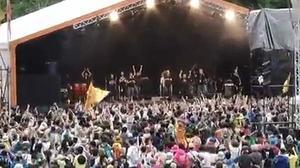 El grup, en una actuació durant la seva gira pel Japó.