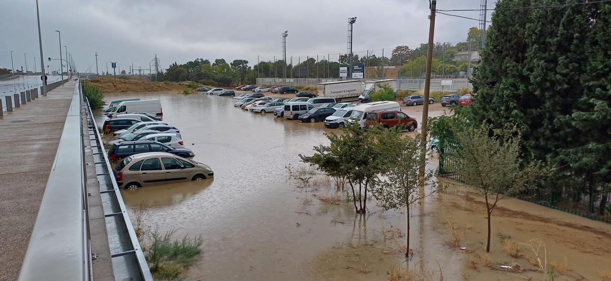 El antes y el después del campo de fútbol de San José tras la gran tormenta del sábado El antes y el después del campo de fútbol de San José tras la gran tormenta del sábado