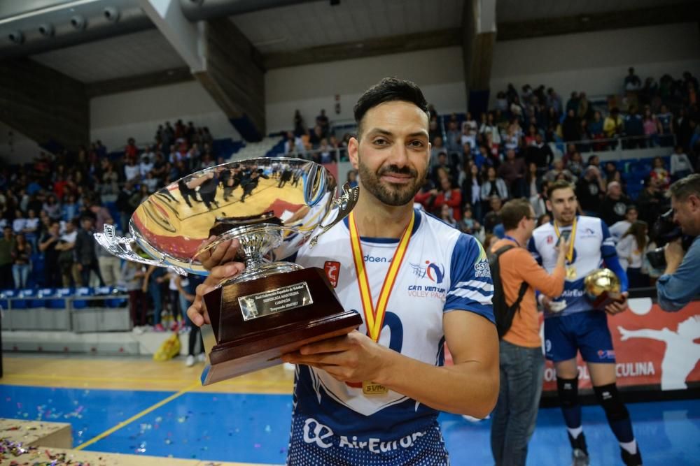 Palmas Volleyballer haben die spanische Meisterschaft gewonnen. Can Ventura besiegte am Samstag (29.4.) in der Halle von Son Moix den amtierenden Meister Almería mit 3:1-Sätzen.