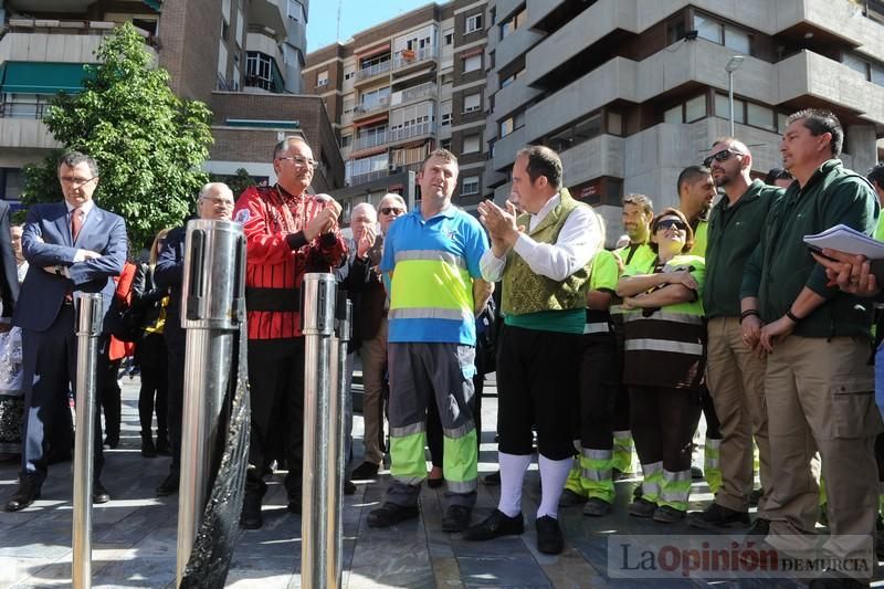 Concentración en la Avenida de la Libertad por la quema de la escultura floral