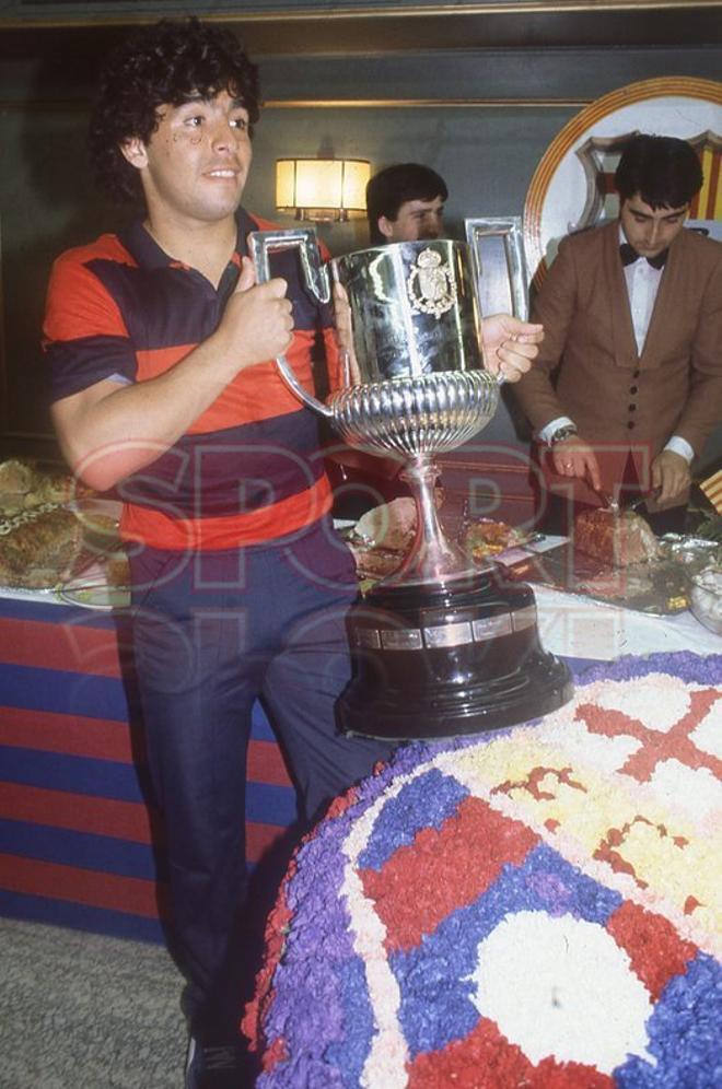 Muere Diego Armando Maradona por un paro cardiaco a los 60 años.