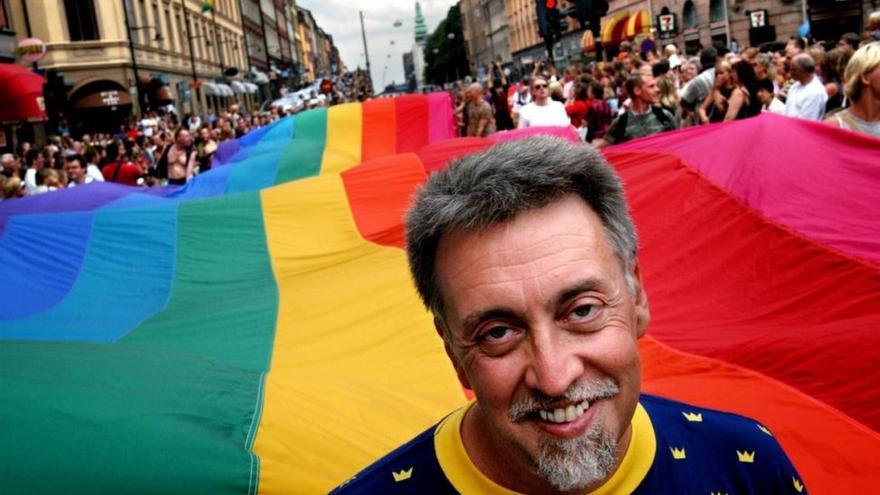 Cómo creó Gilbert Baker la bandera arcoíris de los derechos de los homosexuales