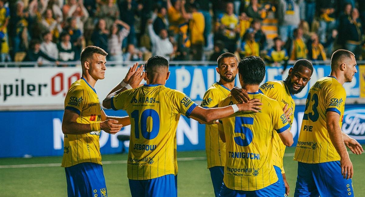 Bazdar, a la izquierda, celebra el gol de la victoria del Sint-Truidense en el descuento.