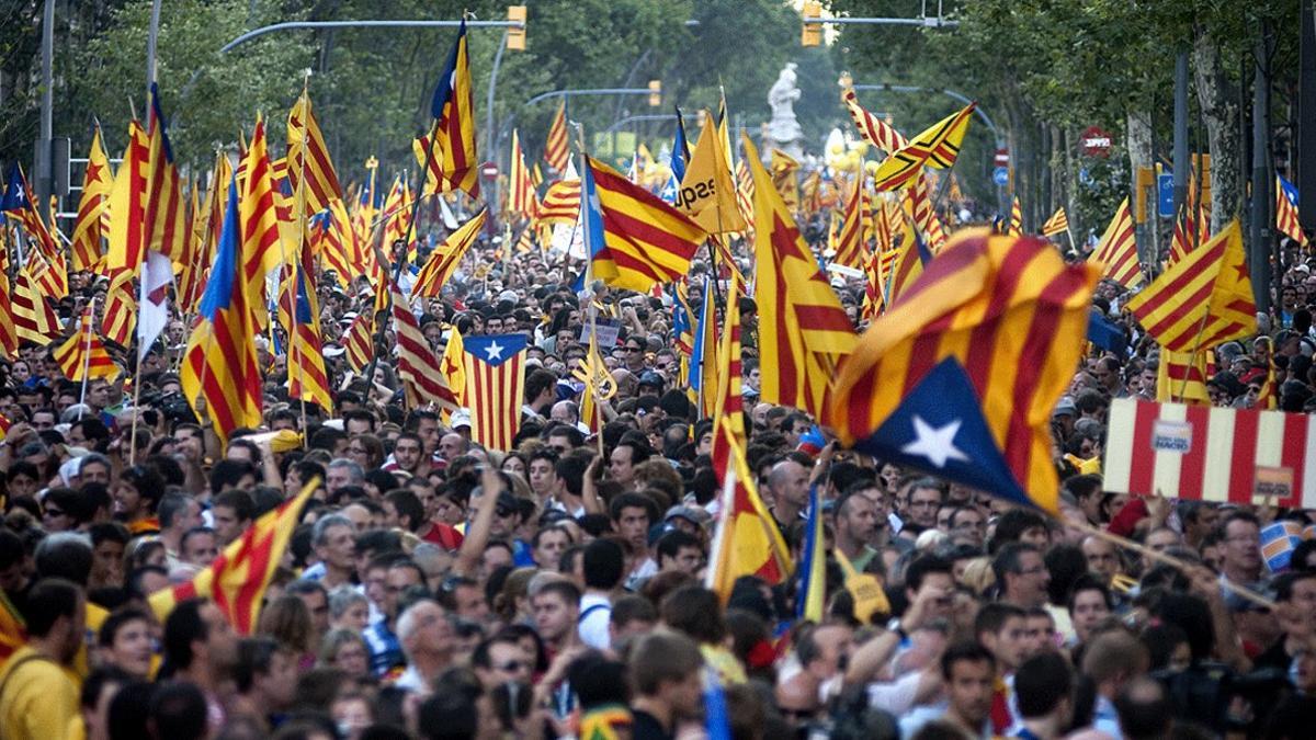 Vista general de la manifestación contra la sentencia del Estatut que el 10 de julio del 2010 recorrió el centro de Barcelona