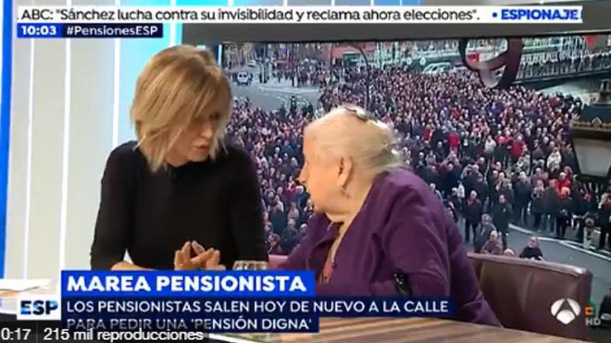 Griso en un momento de la entrevista a la pensionista.