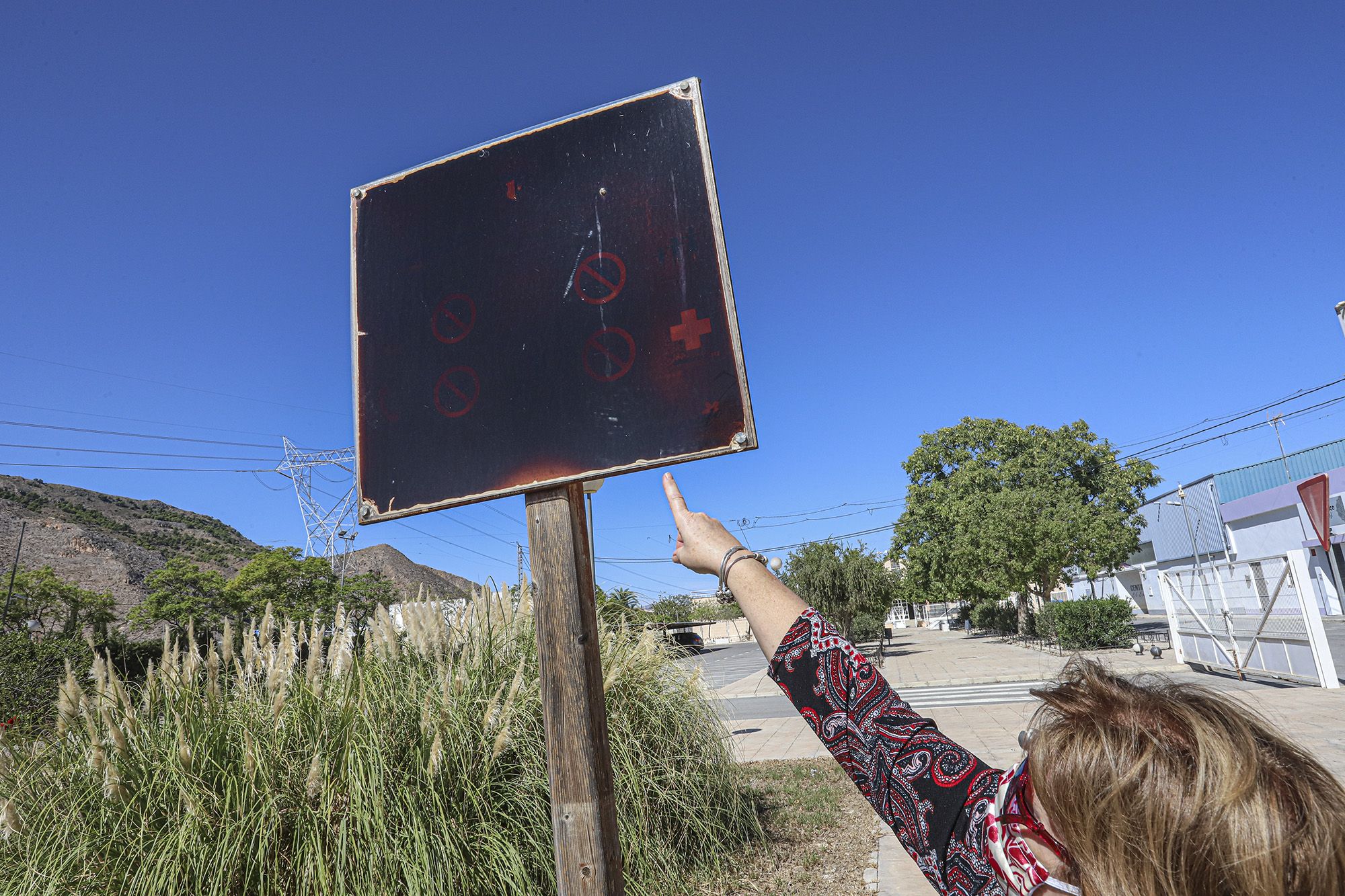 El abandono del parque infantil de El Escorratel (Orihuela)