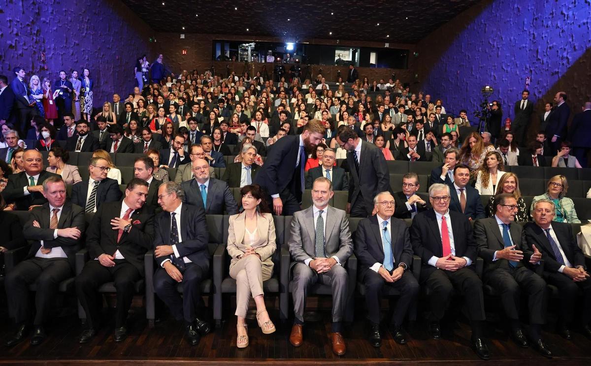 El CaixaForum de Madrid se ha llenado para ver la entrega de becas de la Fundación &quot;la Caixa&quot;.