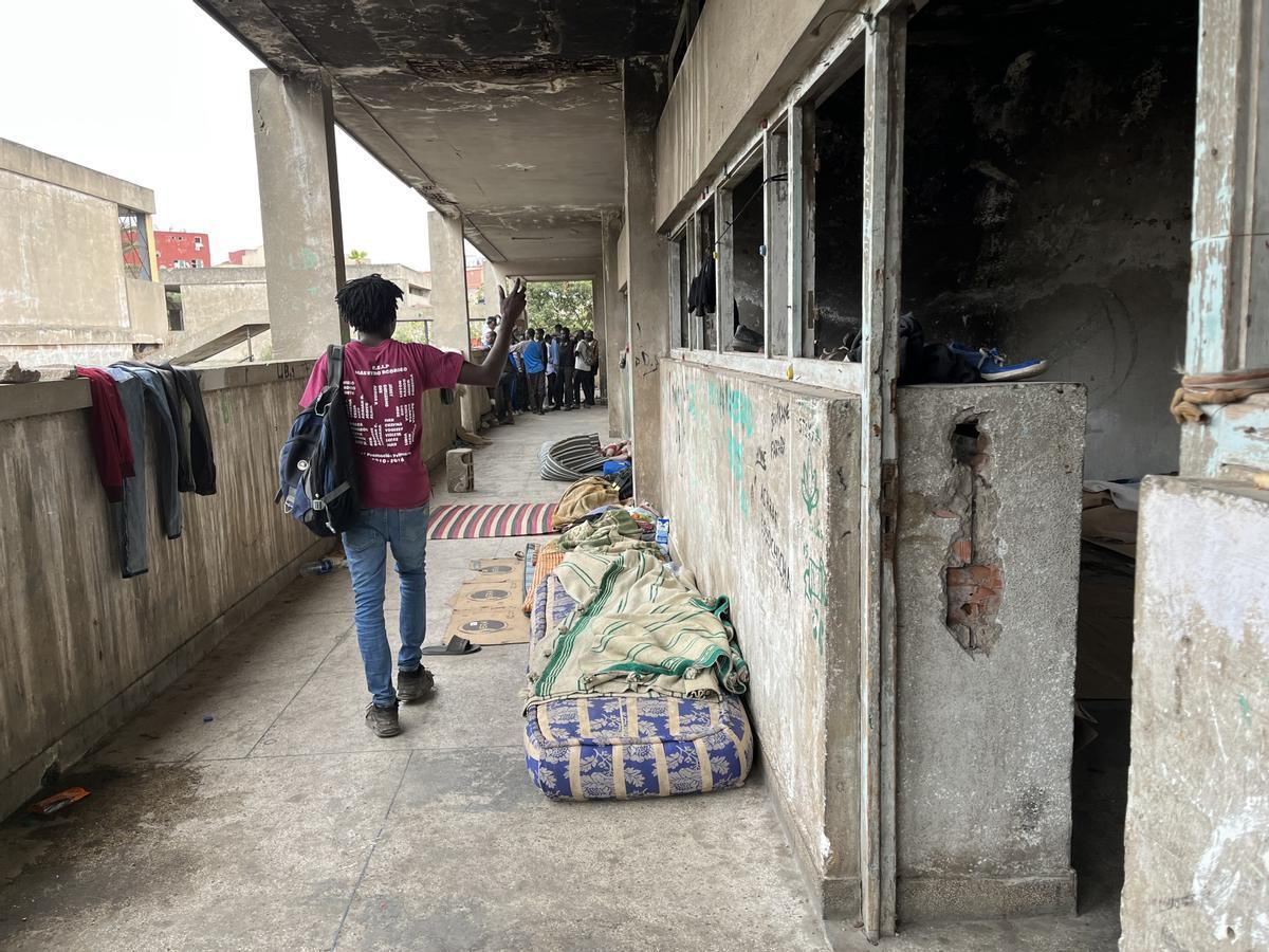 Curar-se les ferides de Melilla en una escola abandonada de Casablanca