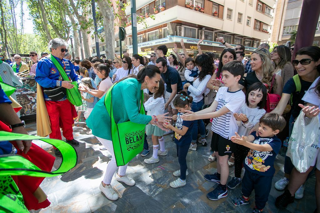 Entierro de la Sardina: ambiente en las calles de Murcia y desfiles de la mañana