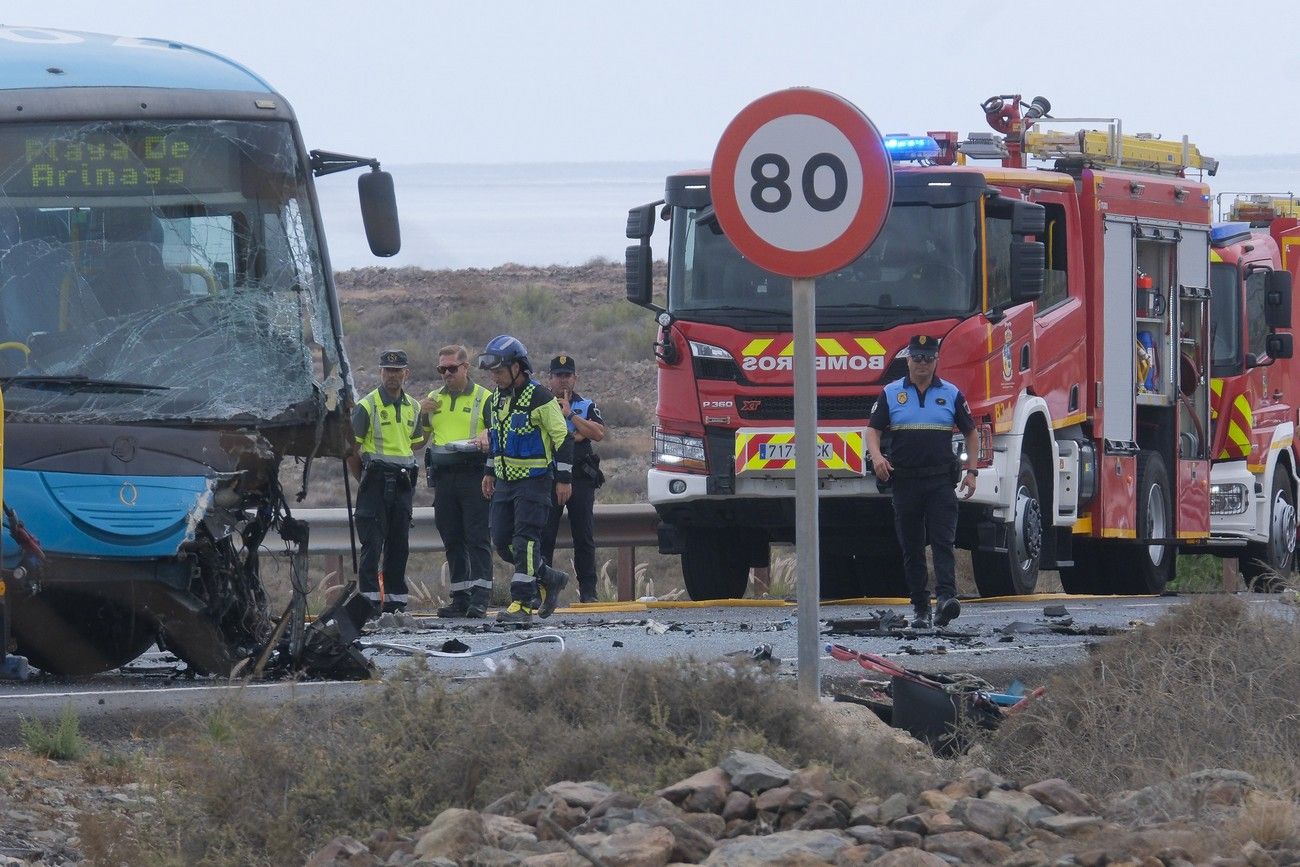 Grave accidente entre un coche y una guagua de Global en Gran Canaria