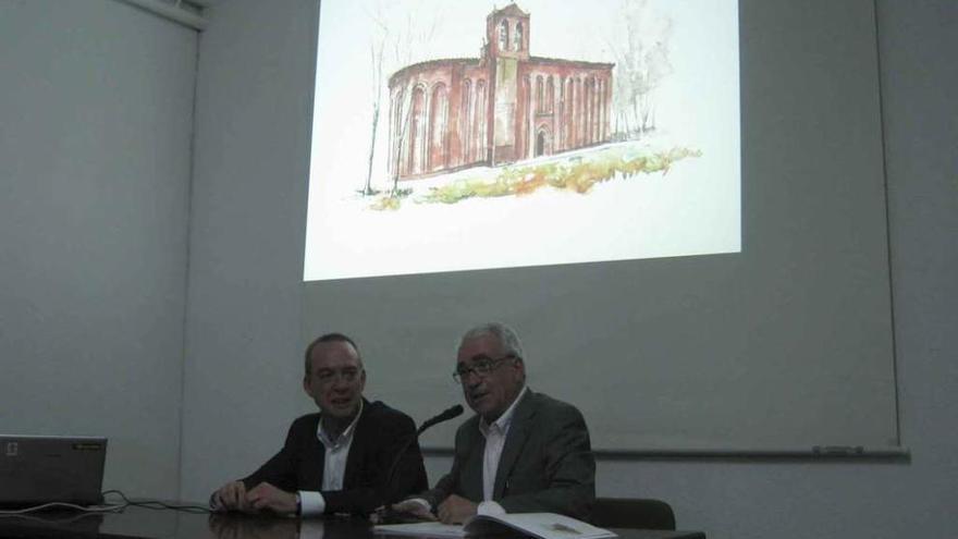 Lozano Bordell (izquierda) y Navarro Talegón presentan el libro. Foto