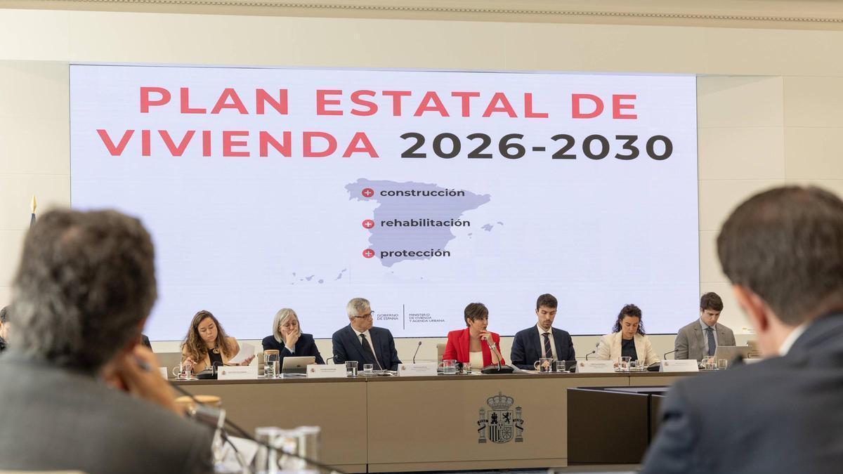 Las comunidades del PP rompen la tregua con Isabel Rodríguez y salen en tromba a recurrir el Plan Estatal de Vivienda