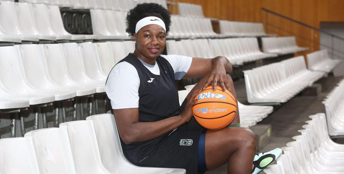 Mariam Coulibaly: "Vaig deixar de jugar per l’embaràs i vaig perdre el nadó" Mariam Coulibaly: "Vaig deixar de jugar per l’embaràs i vaig perdre el nadó"