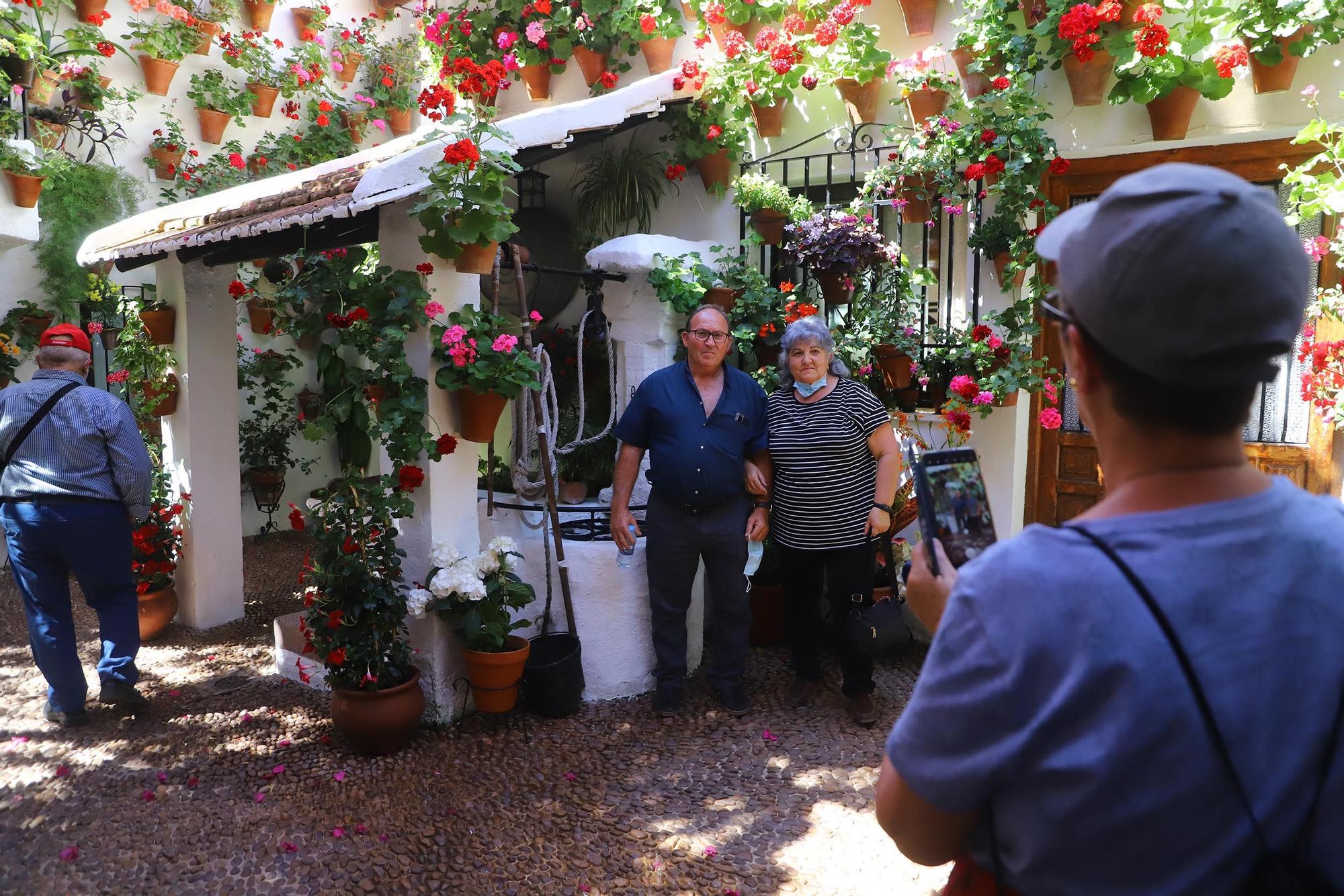 Largas colas en el primer sábado de patios