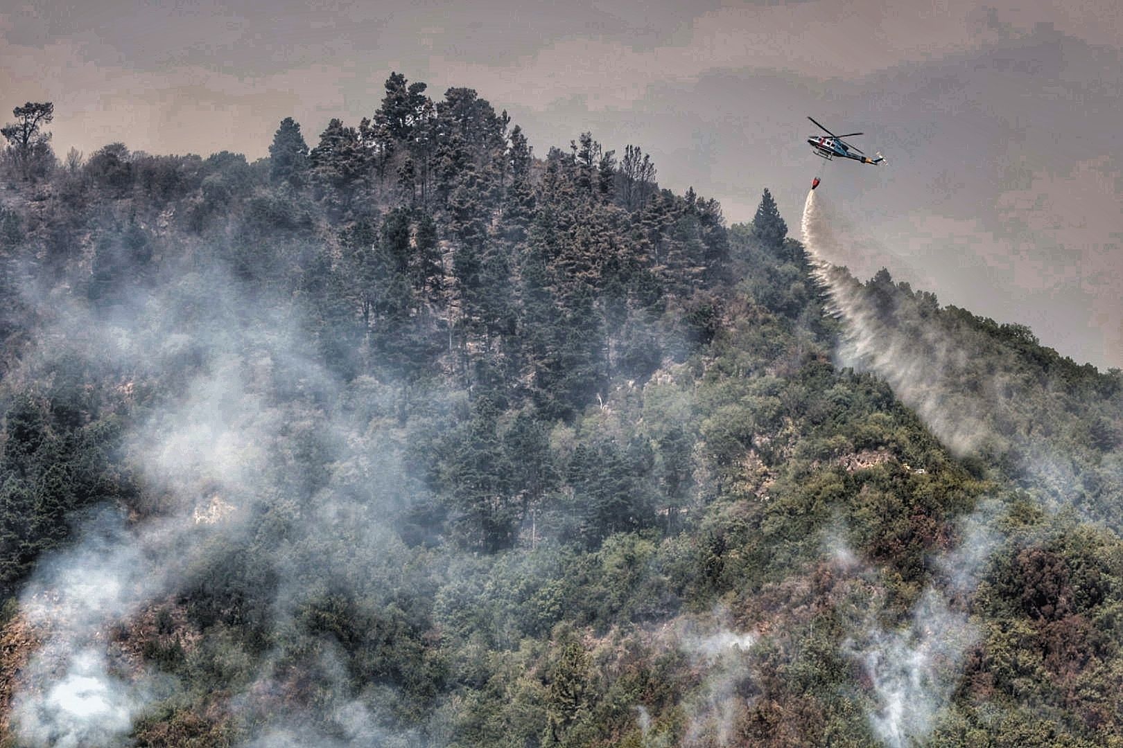 Labores de extinción del incendio en Tigaiga, Tenerife (26/07/2022)