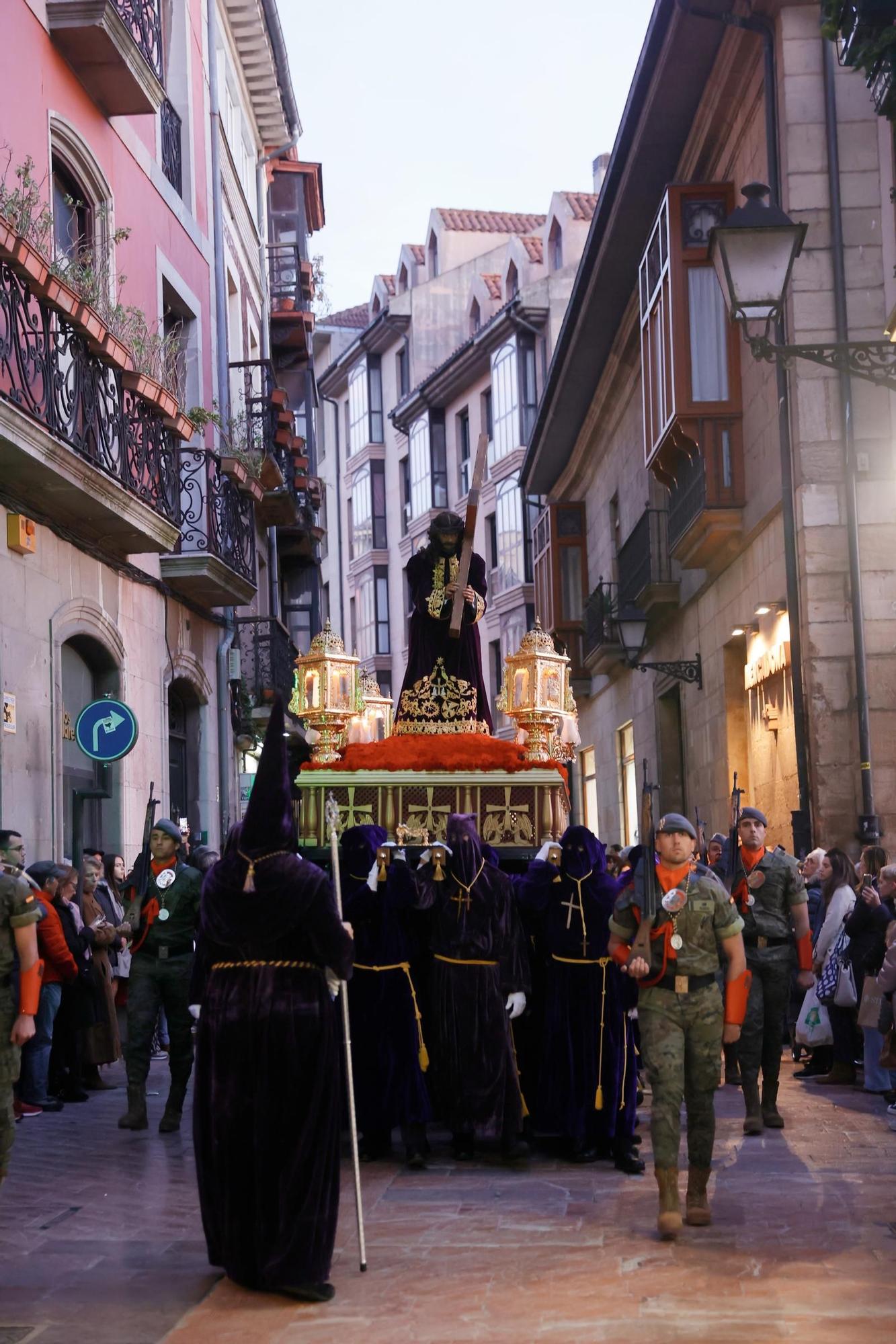 El Señor de Oviedo atrae multitudes: mira las fotos de la procesión del Nazareno