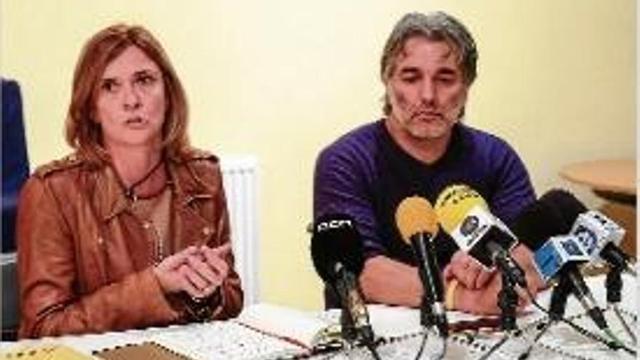 L'alcadessa de Sant Climent i l'alcalde d'Espolla, explicant la reunió.