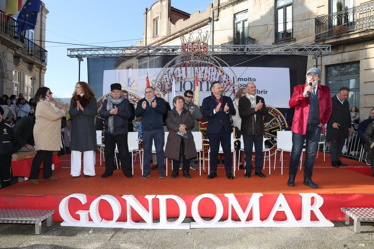 Actuaciones de rondallas y entrega de distinciones a rondalleiros mayores