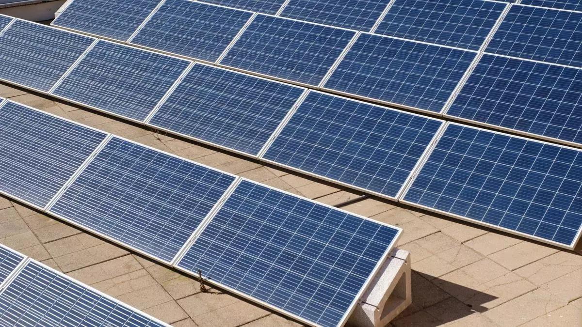 Imagen de archivo de unas placas solares en el Diario de Ibiza