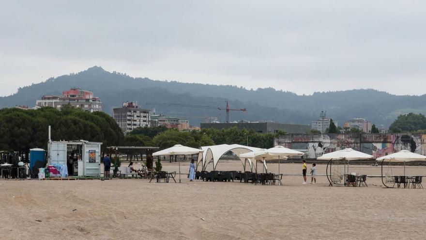 El modelo de chiringuito de playa sostenible e integrado en el paisaje de Galicia no despierta mucho interés